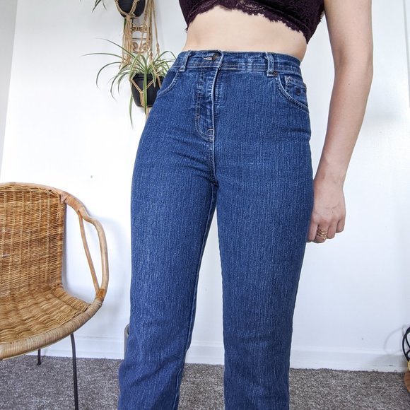 High-Waisted Jeans - Picture 3 of 3